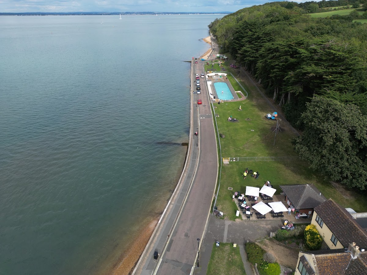 Shoreside Cafe - Photo 9