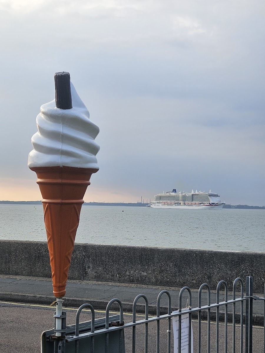 Shoreside Cafe - Photo 1