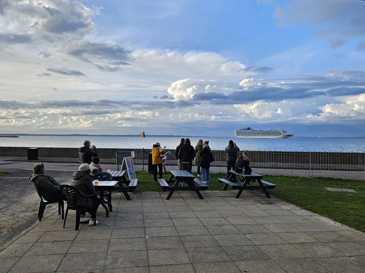 Shoreside Cafe - Photo 3