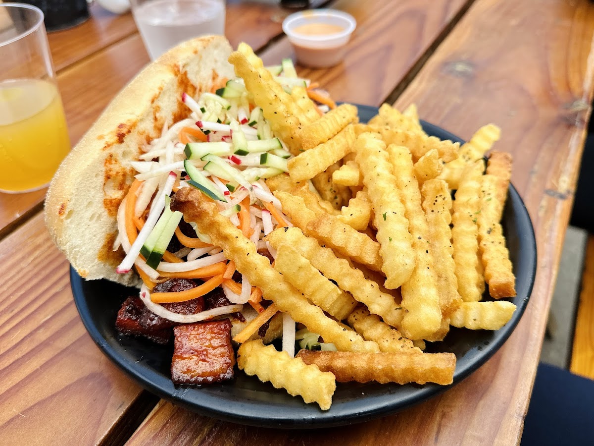 High Water Grill - Photo 3
