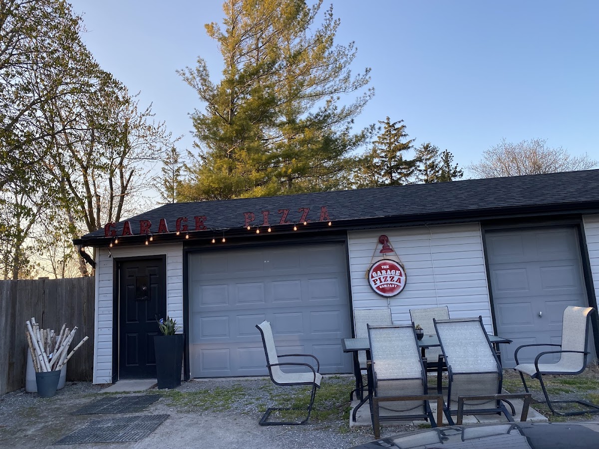 Garage Pizza - Photo 4
