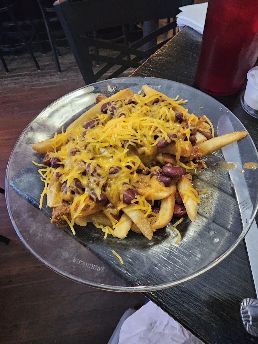 Loose Ends Bar and Grill - Photo 2