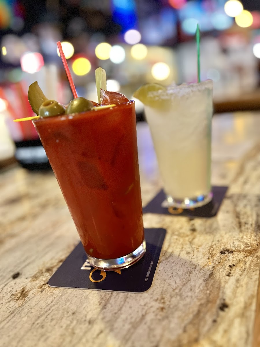 Cricket's 7th St. Bar & Grille - Photo 2