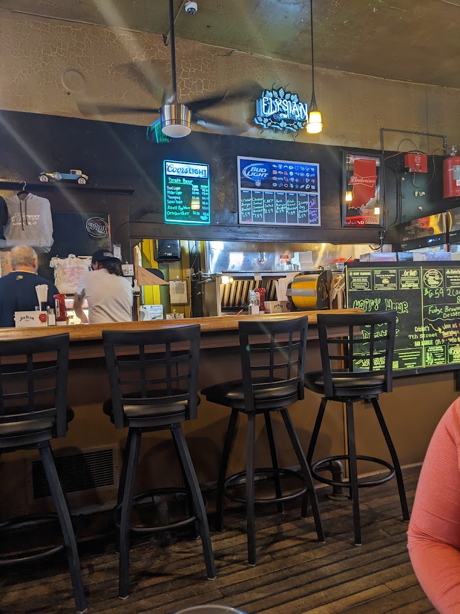 Cricket's 7th St. Bar & Grille - Photo 3