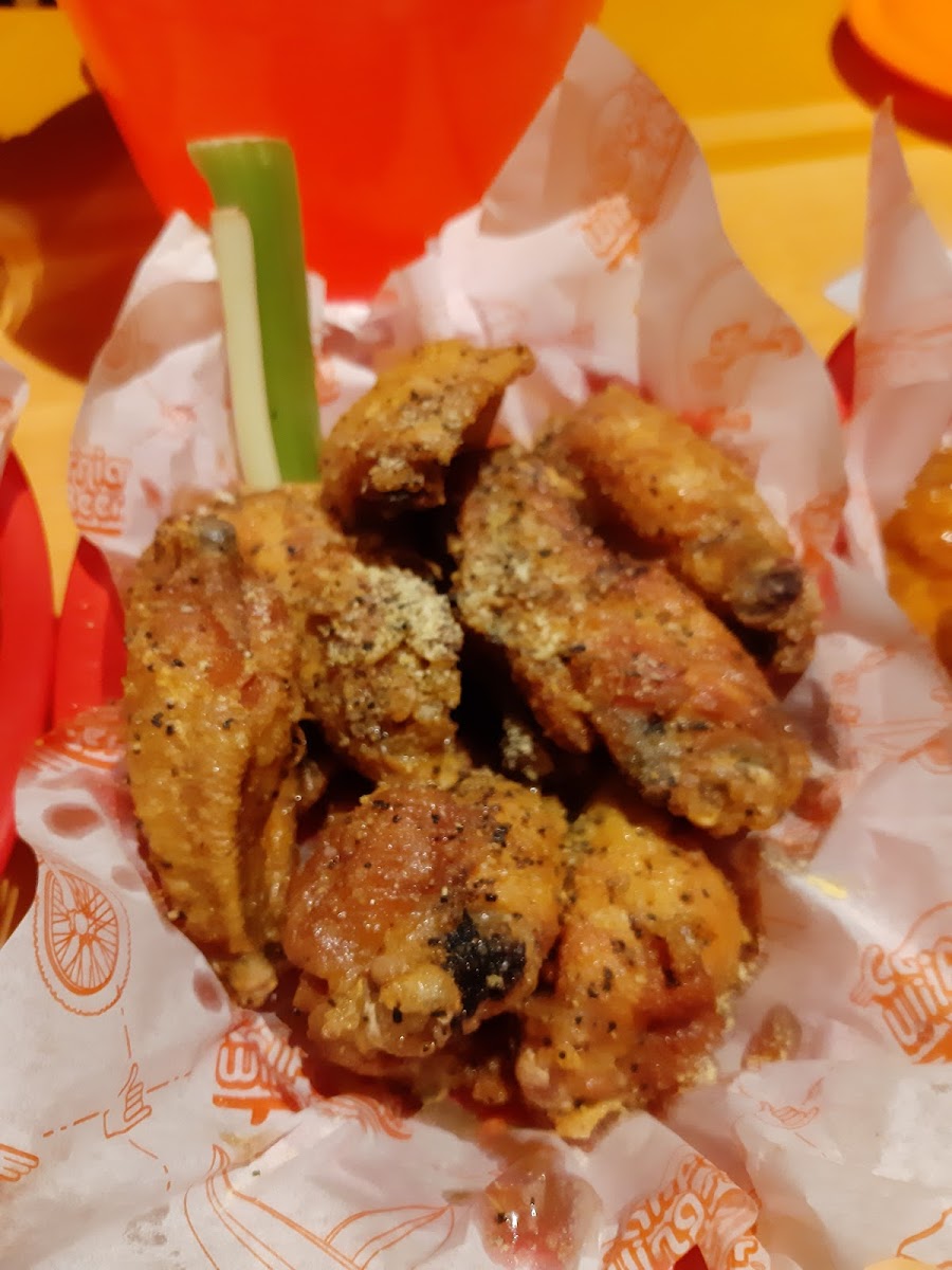 California Wings and Beer - Photo 2