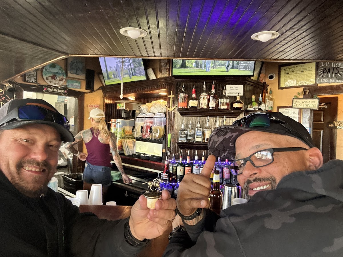 Flip Flops Bar and Grill - Photo 4