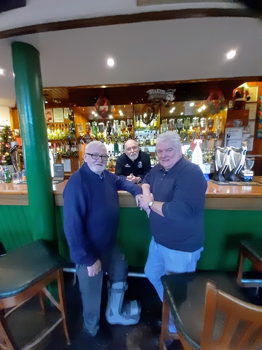 Dolphin Bar - Photo 6