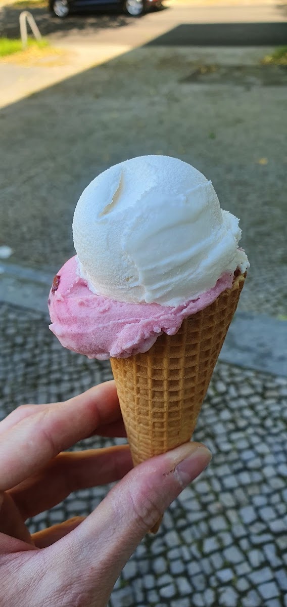 Eiscafé ' fior di Latte' Berlin Lankwitz - Photo 5