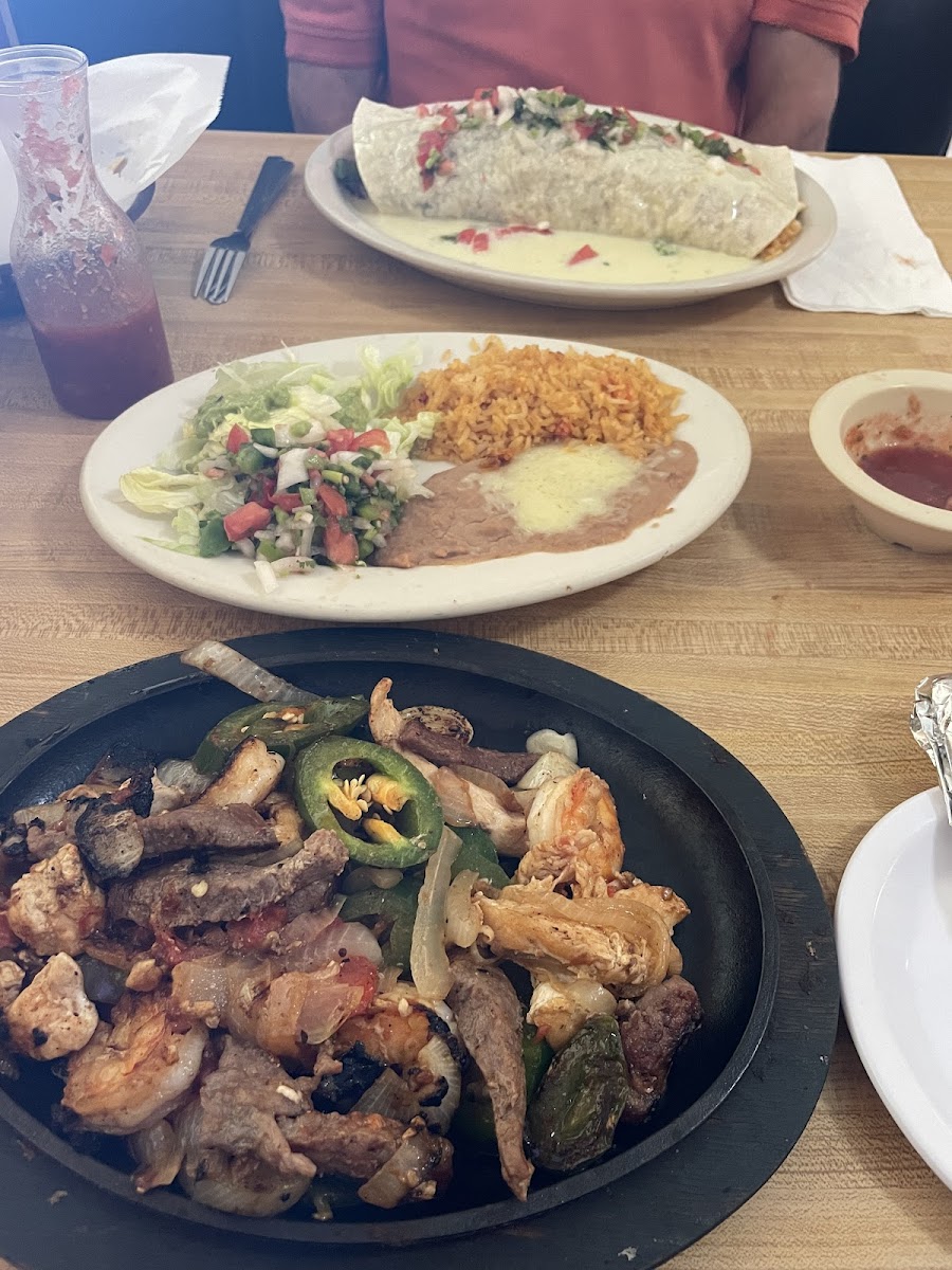 Lorenzo's Mexican Grille - Photo 4