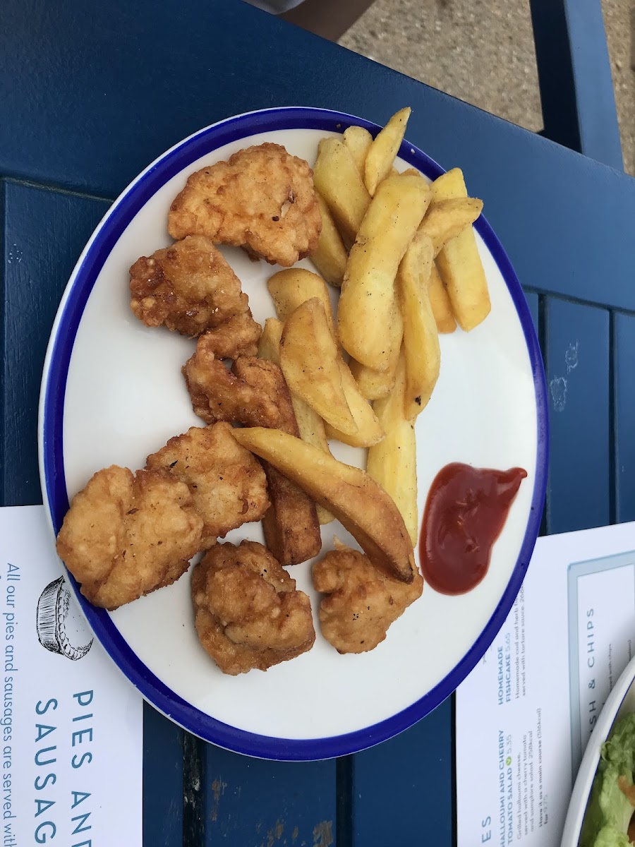 Butlin's Traditional Fish and Chips - Photo 6