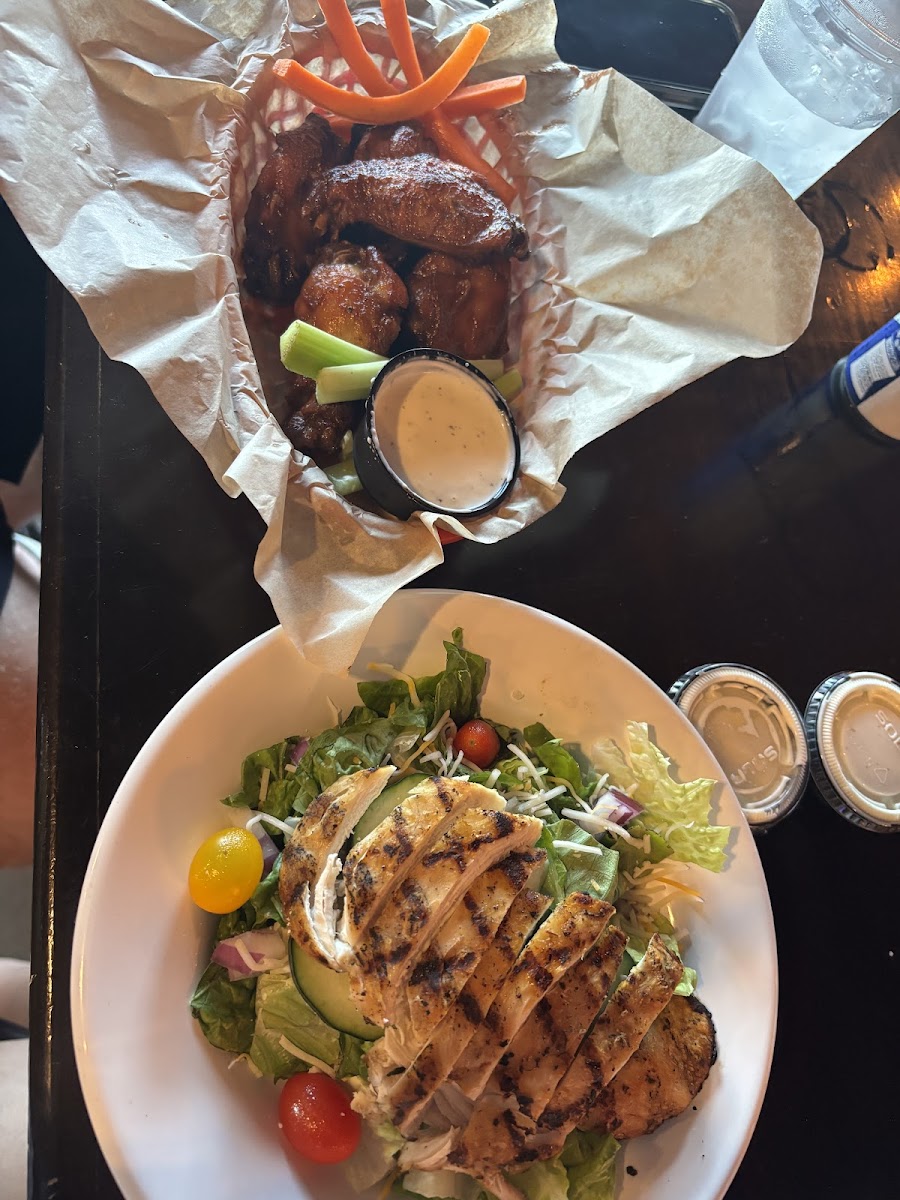 South 125 Bar and Grill - Photo 3