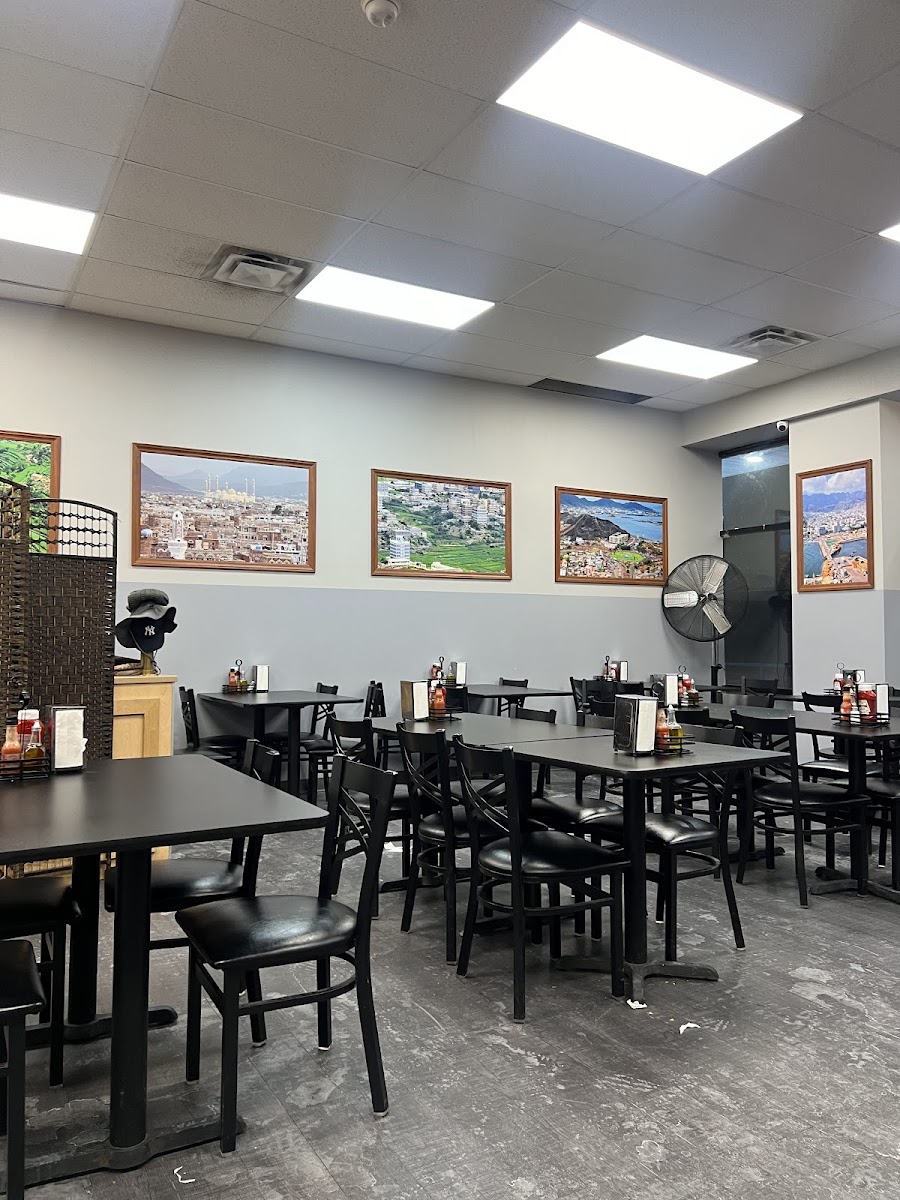 Almandi Restaurant - Photo 8