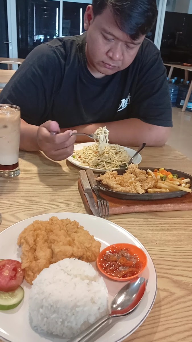 Babatri Coffee and Eatery Cabang Kedaung - Photo 1