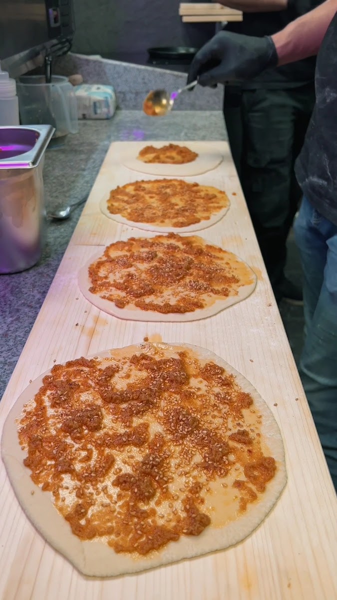 Al-Barakah Restaurant und Manakish مطعم ومناقيش البركة - Photo 1