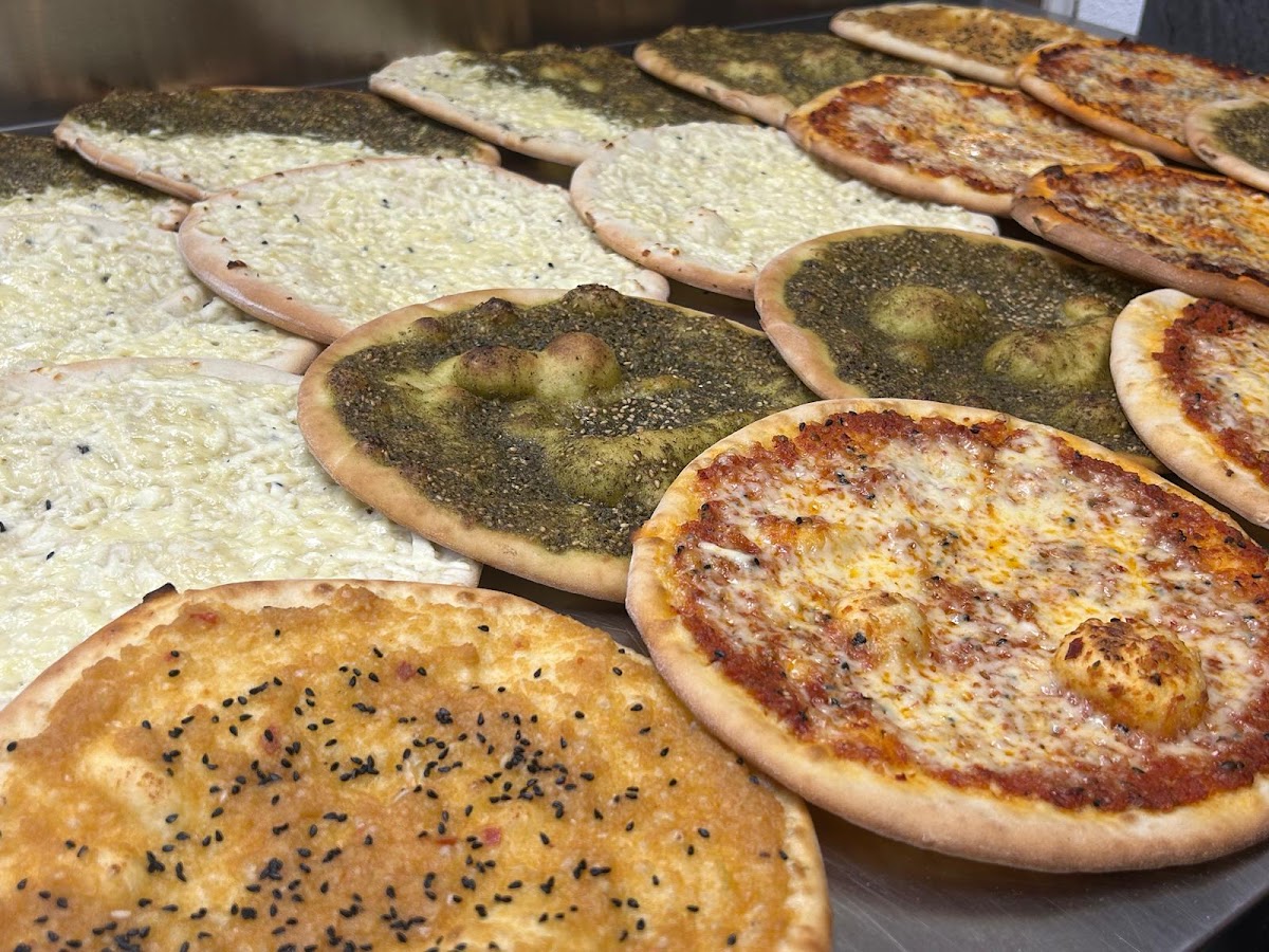 Al-Barakah Restaurant und Manakish مطعم ومناقيش البركة - Photo 2