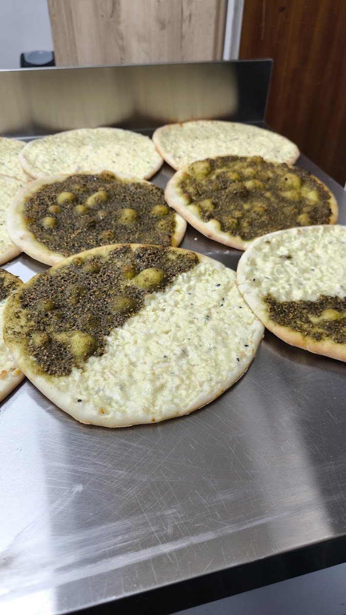Al-Barakah Restaurant und Manakish مطعم ومناقيش البركة - Photo 7