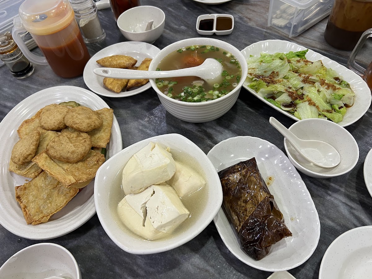 沙登姐妹酿豆腐 • Serdang Sister Yong Tau Foo Restaurant - Photo 2