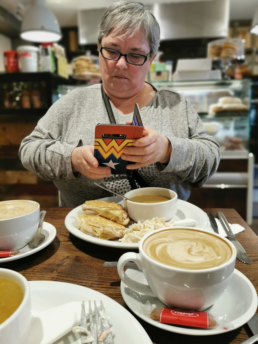 Elderslie Coffee Shop - Photo 7