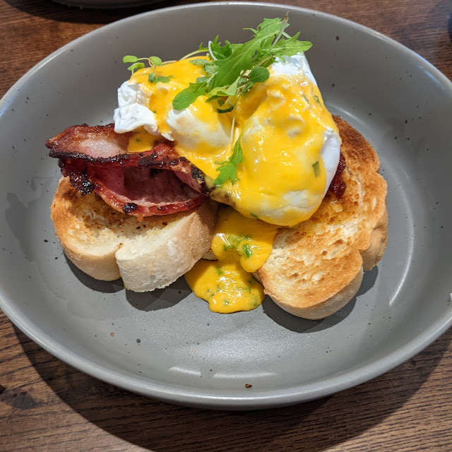 Eggs Benedict