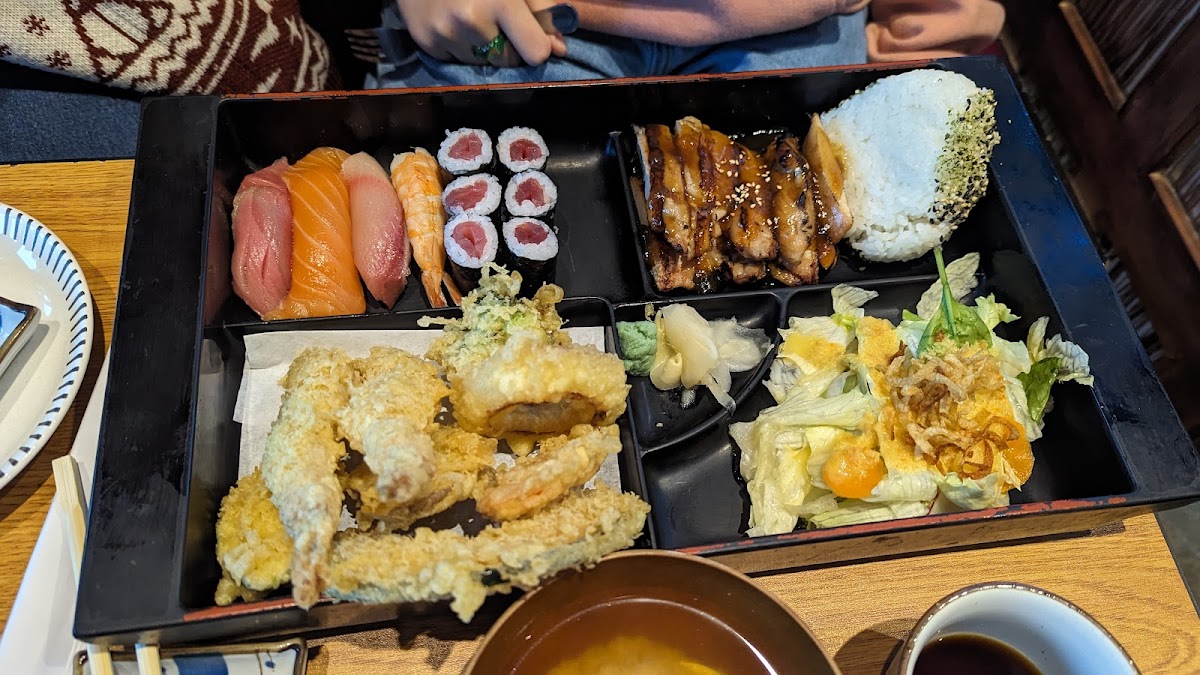 Sushi Ari Japanese Restaurant - Photo 9