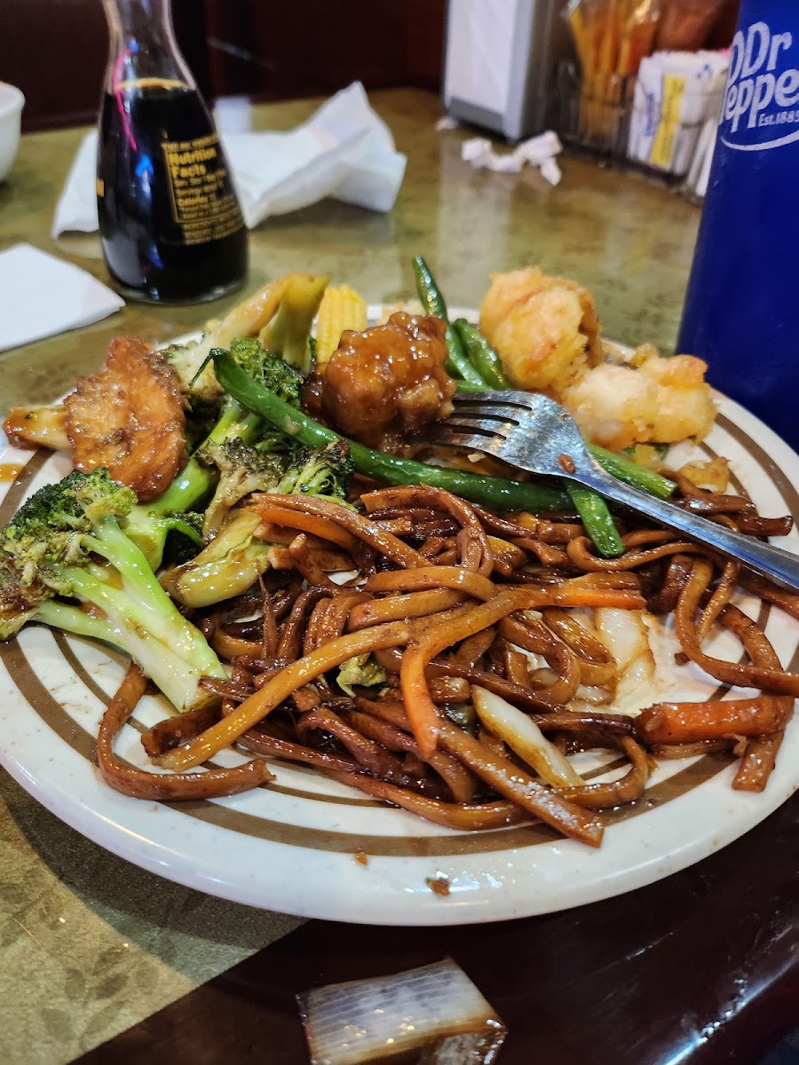 China Garden Buffet - Photo 3