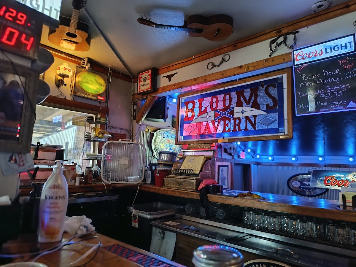Bloom’s Mill Hill Saloon - Photo 2