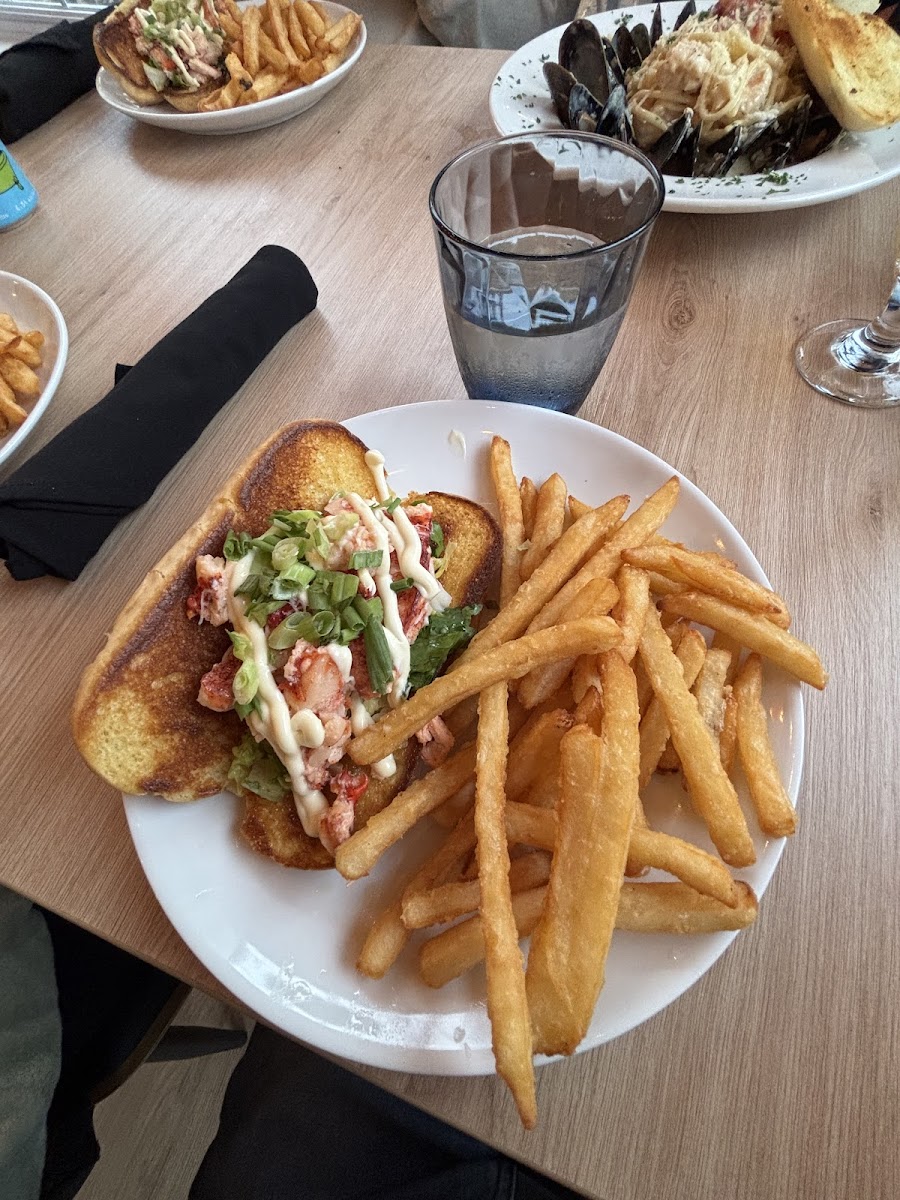 Main Street Restaurant- Baddeck - Photo 2