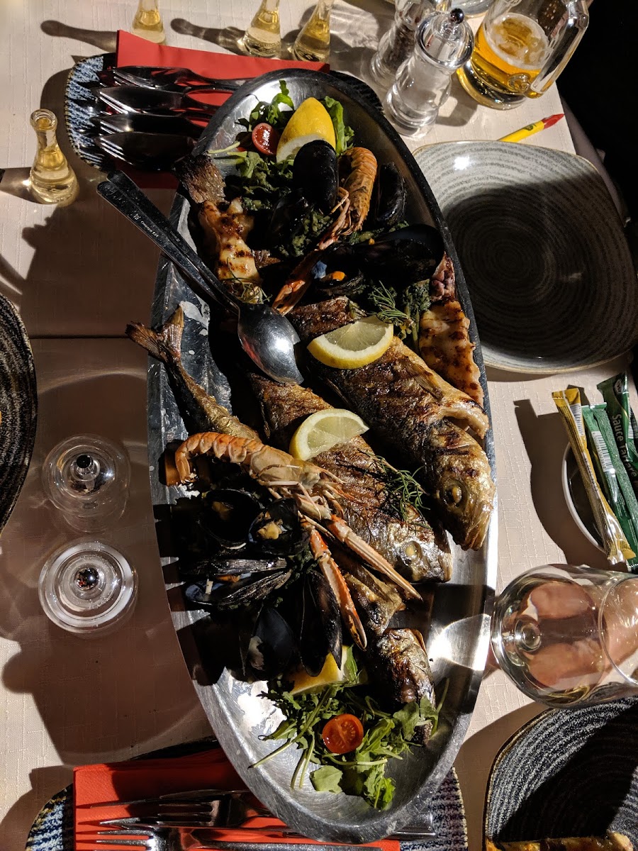 ROKO Food & Bar - Photo 4