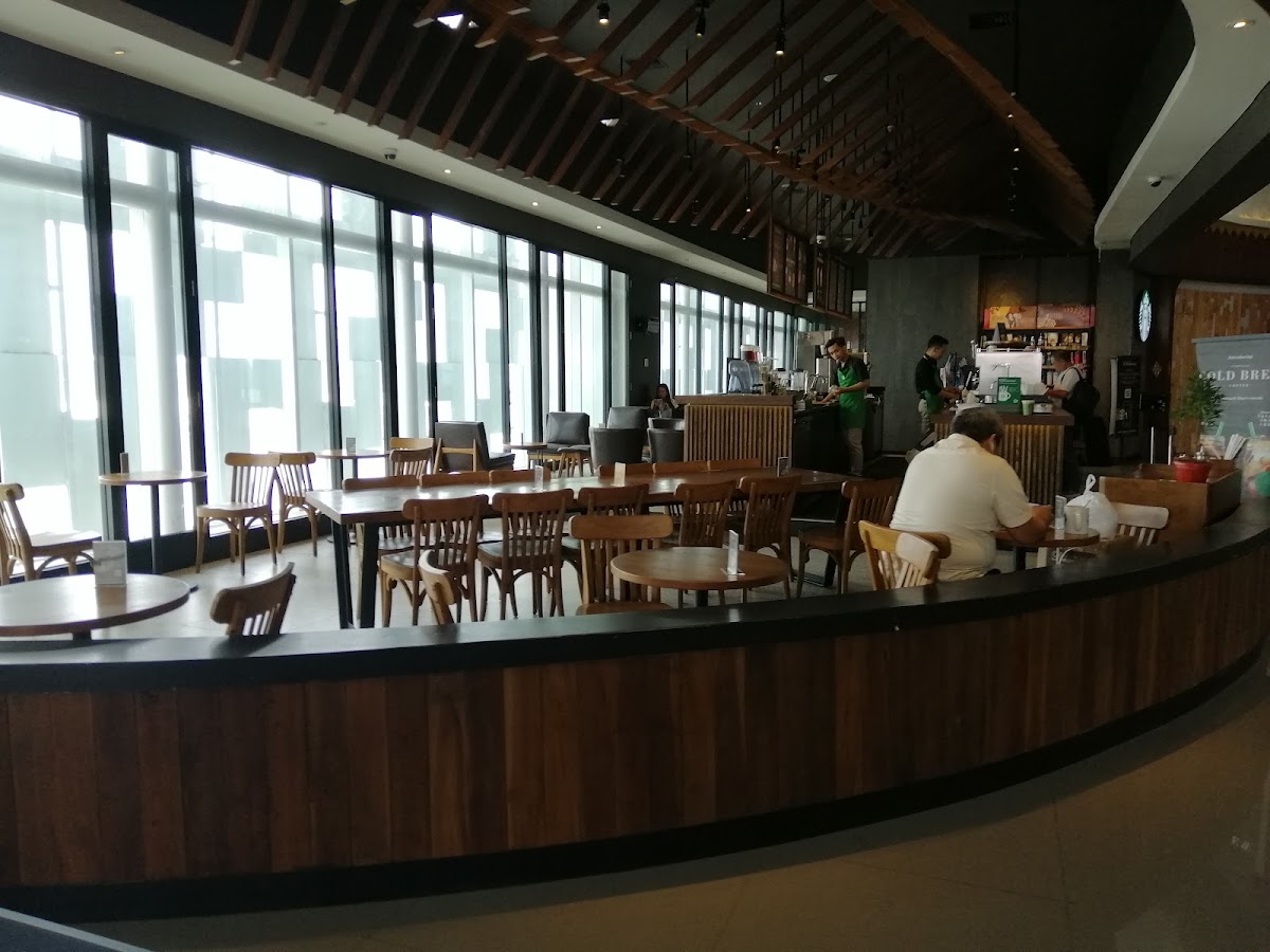 Starbucks Bandara Ahmad Yani Semarang - Photo 3