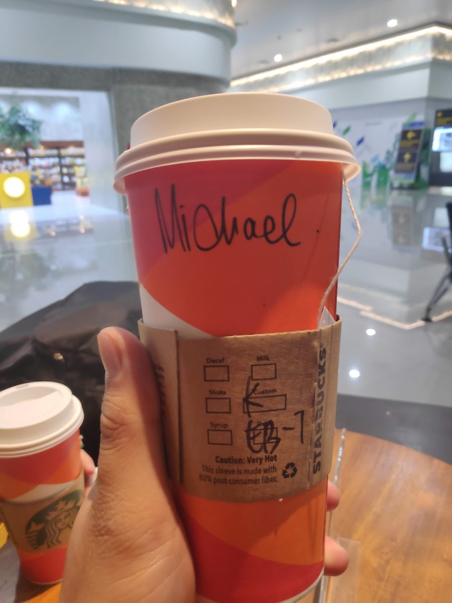Starbucks Bandara Ahmad Yani Semarang - Photo 4