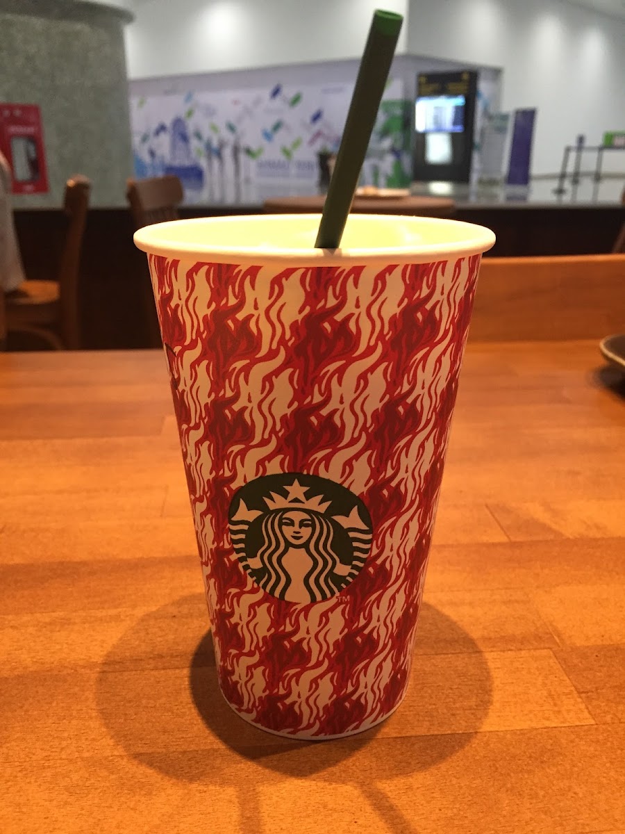 Starbucks Bandara Ahmad Yani Semarang - Photo 6