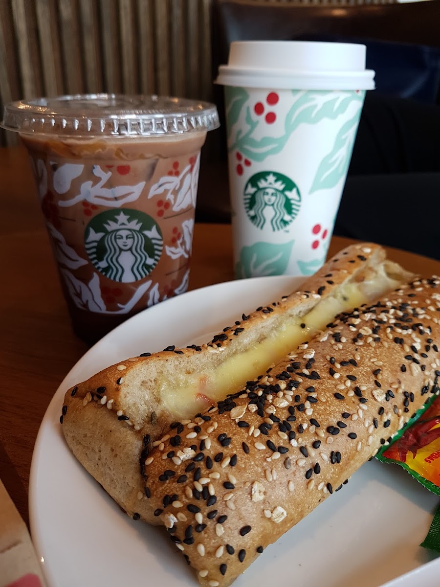 Starbucks Bandara Ahmad Yani Semarang - Photo 8