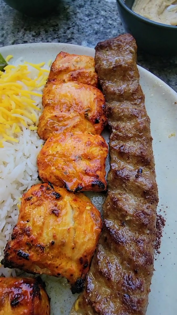 Maydoon Restaurant - Photo 1