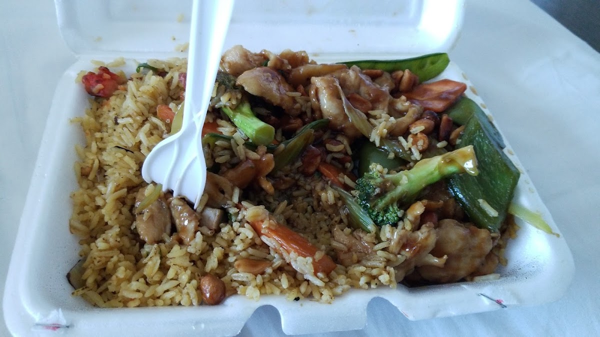Golden Wok Chinese Restaurant - Photo 1