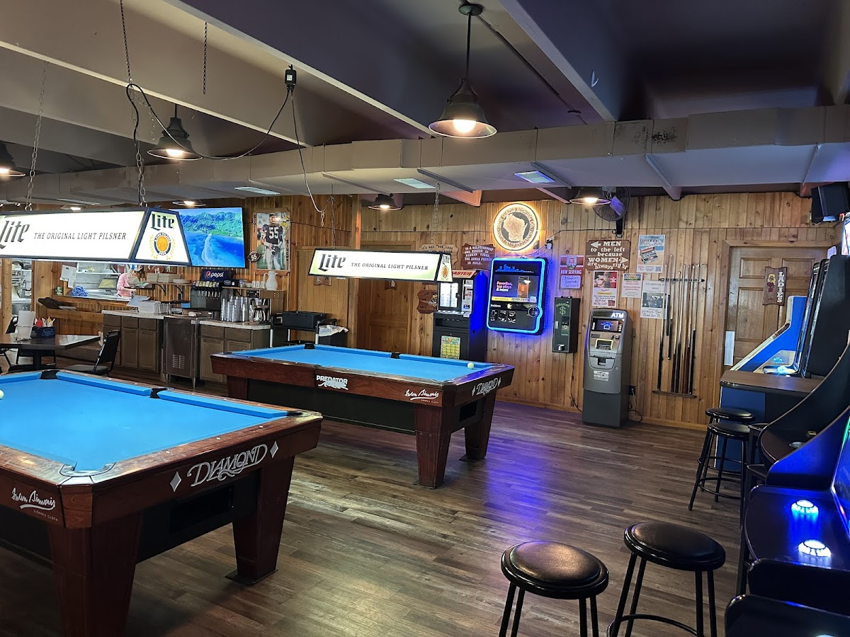 Wilkins Bar & Resort - Photo 4