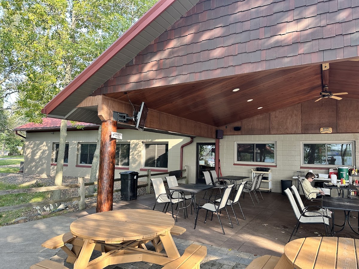 Wilkins Bar & Resort - Photo 8