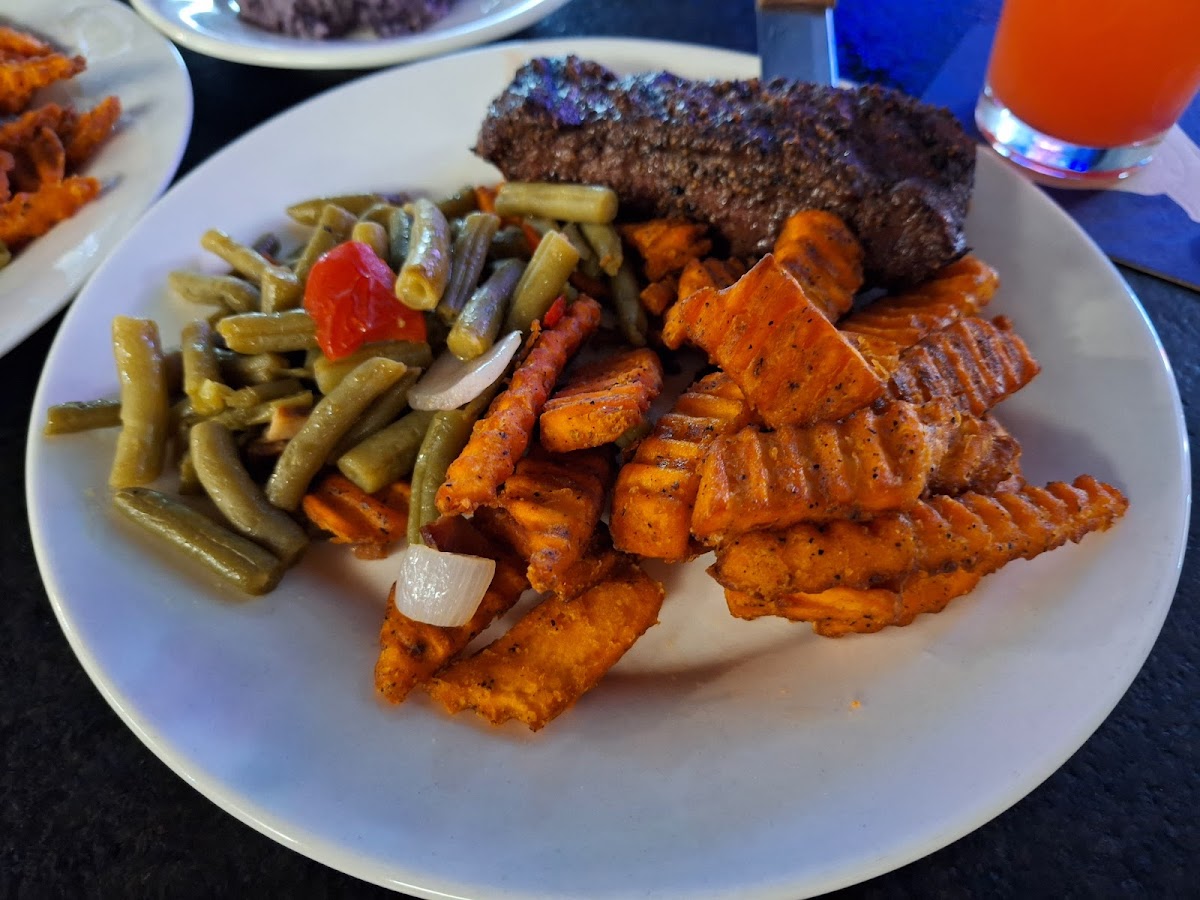 Uncle Worm's Texas Cuisine - Photo 7