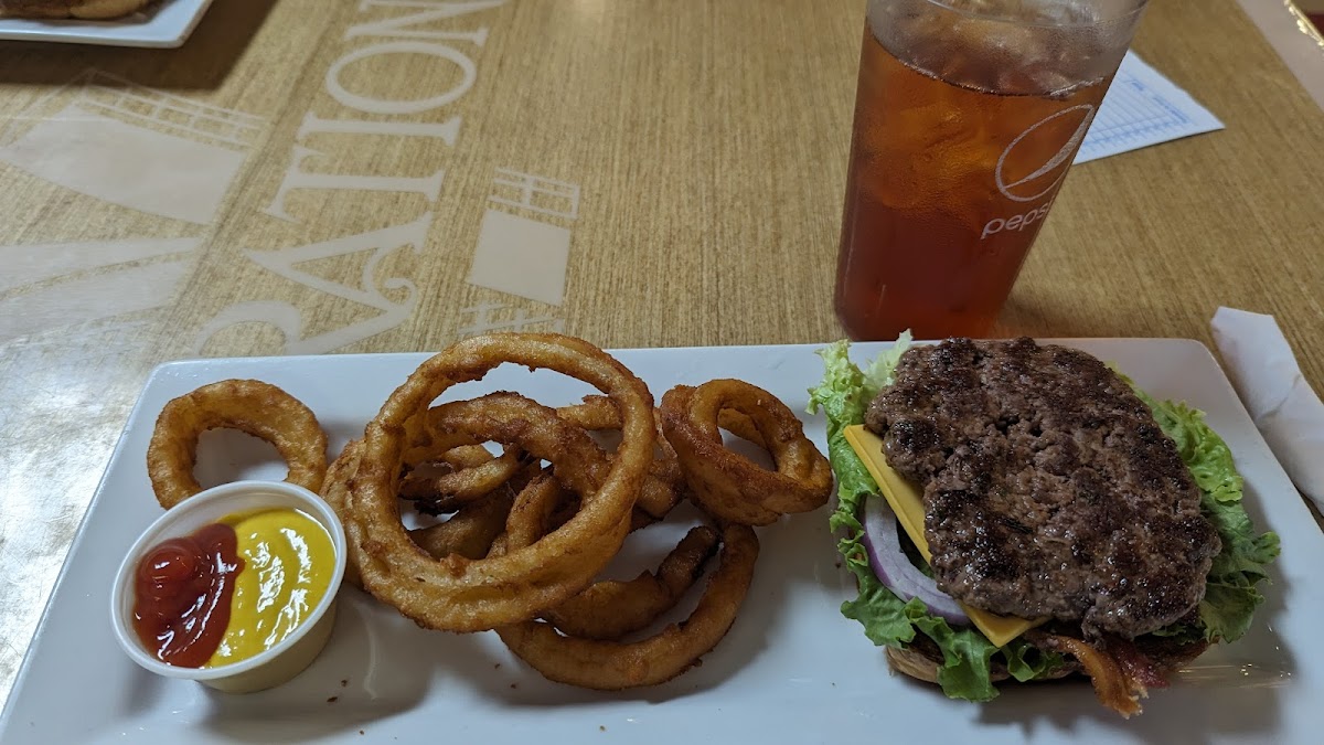 Generations Casual Dining - Photo 1
