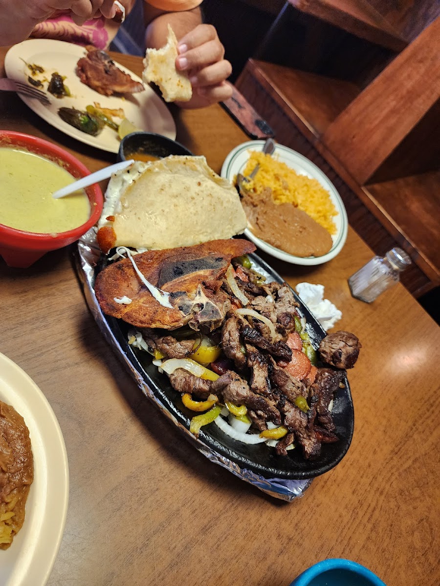 El Caporal Restaurant - Photo 9