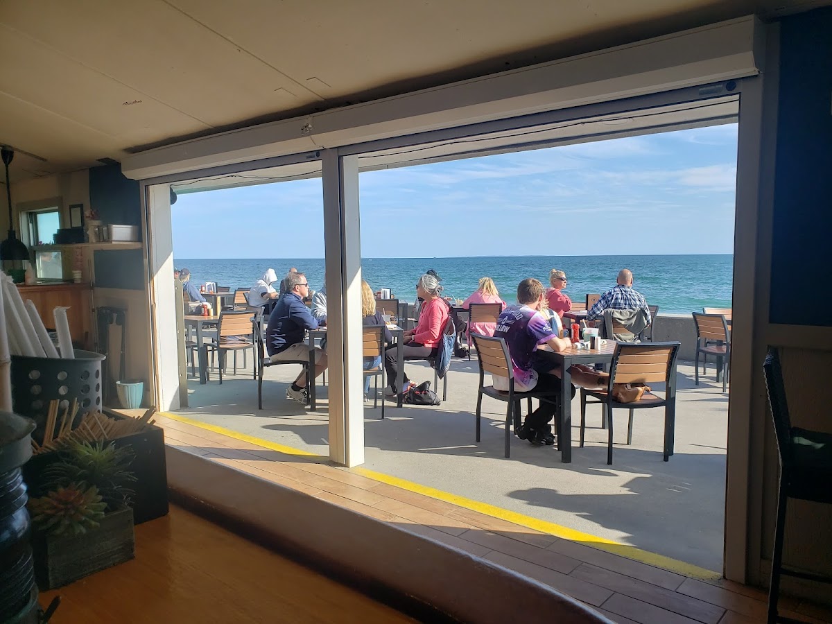 Windjammer Surf Bar - Photo 7