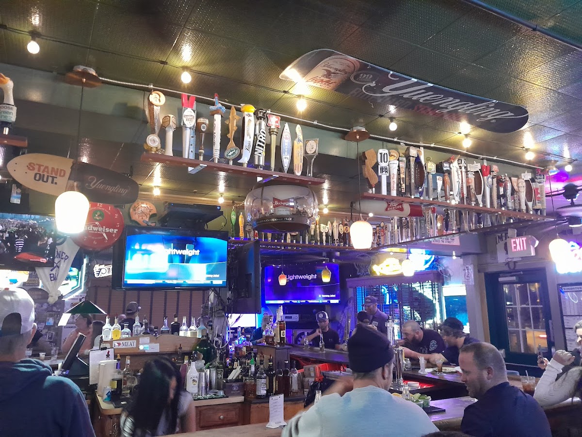 The Corner Bar - Photo 2