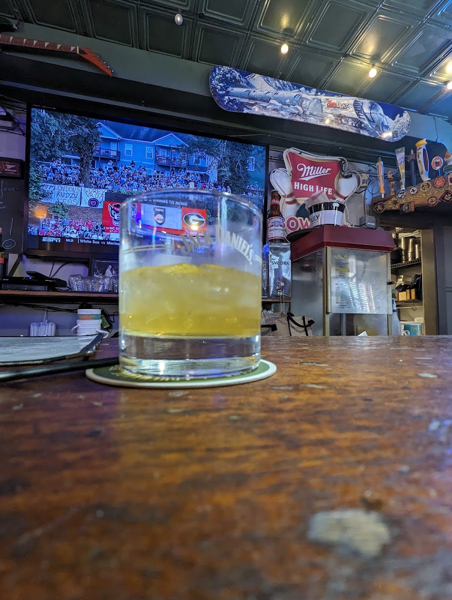 The Corner Bar - Photo 3