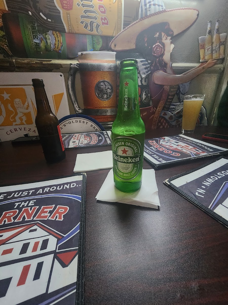 The Corner Bar - Photo 8