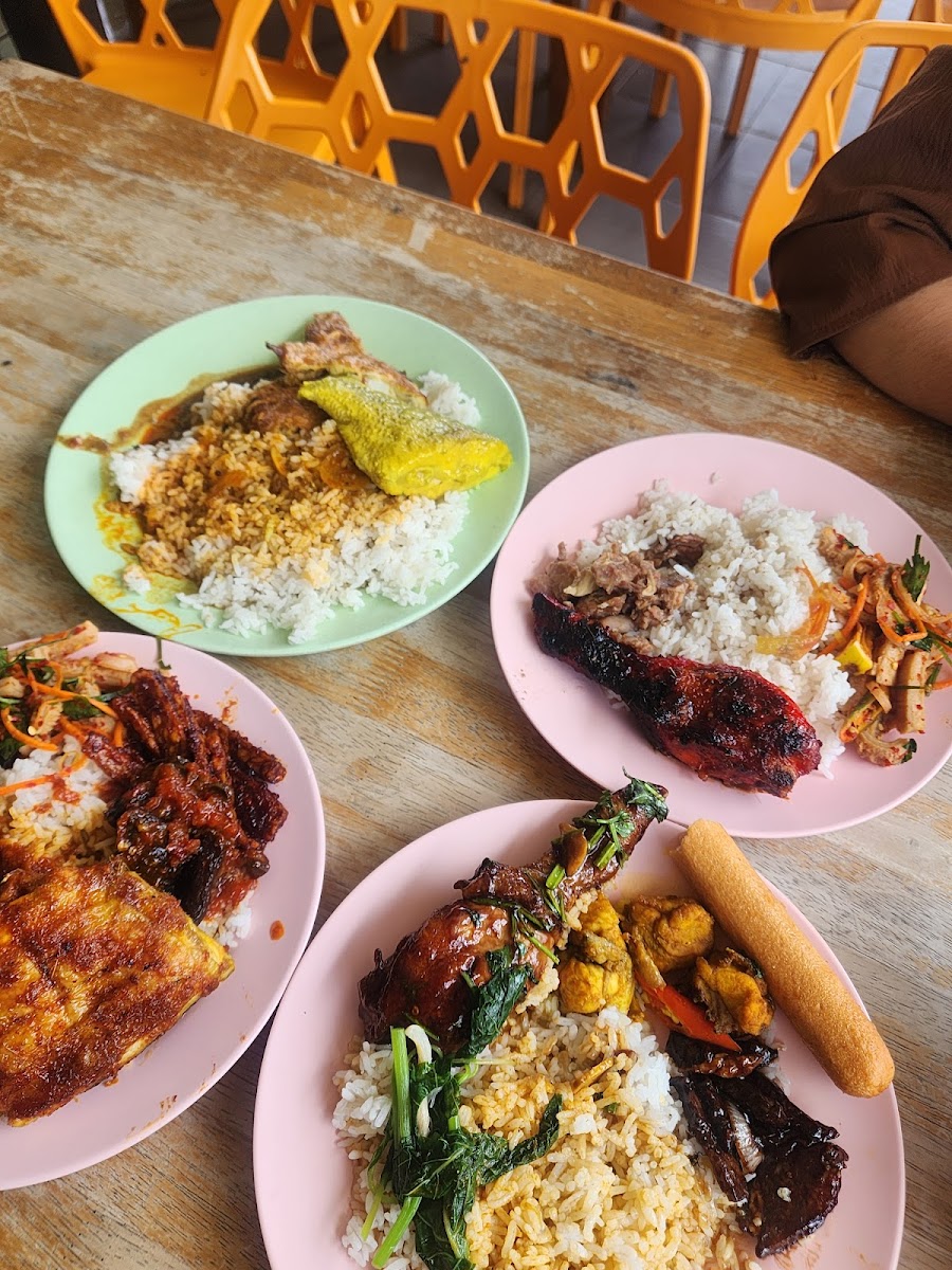 Restoran Mahizan Ikan Bakar - Photo 3