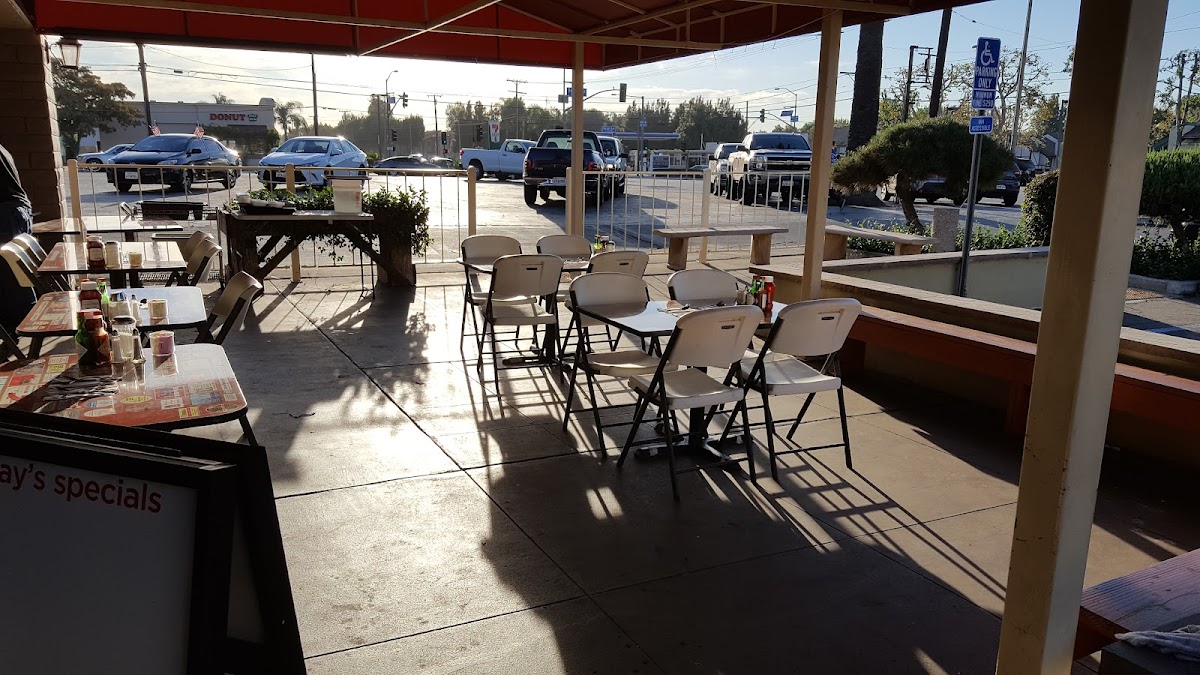 Flo's Family Restaurant
