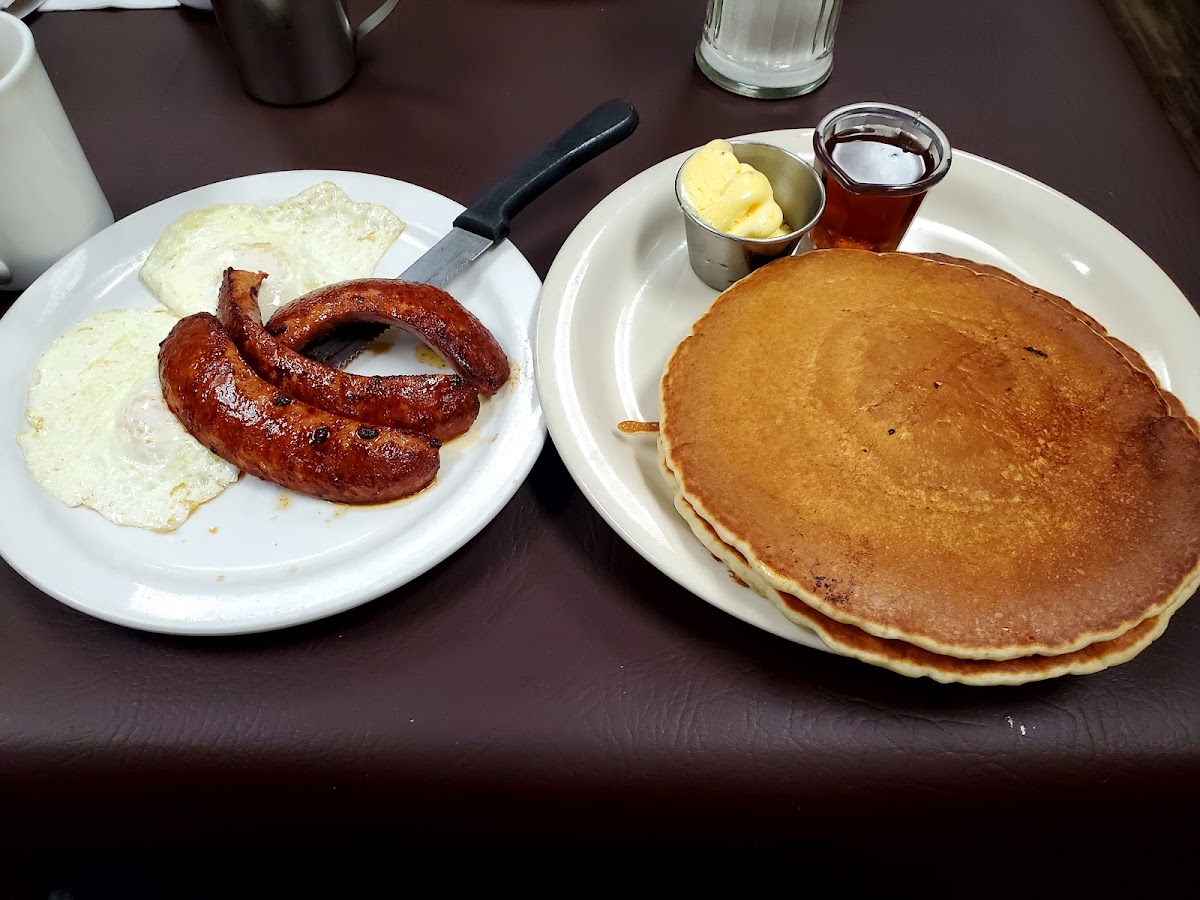 Flo's Family Restaurant - Photo 4