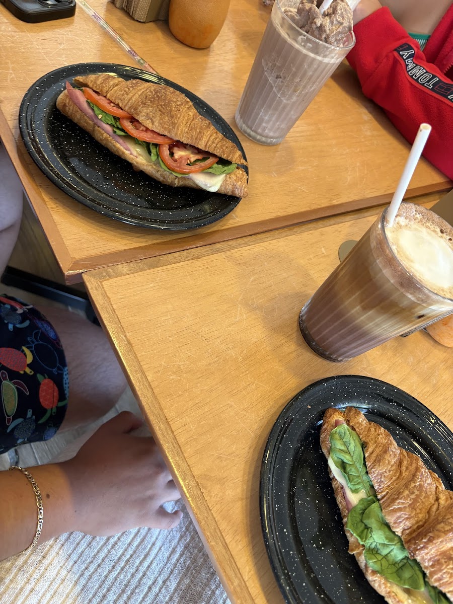 Mango y Coco - Photo 3