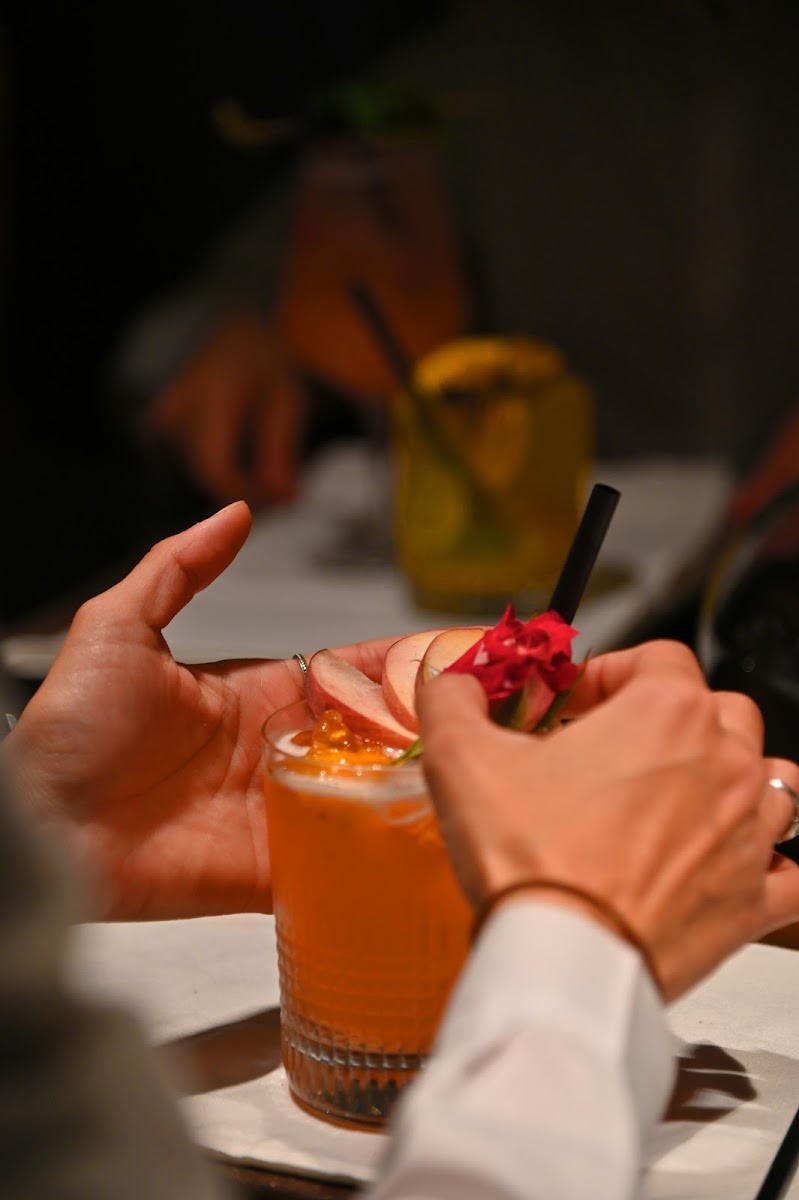Guzmán Gallery Art & Drinks - Photo 1