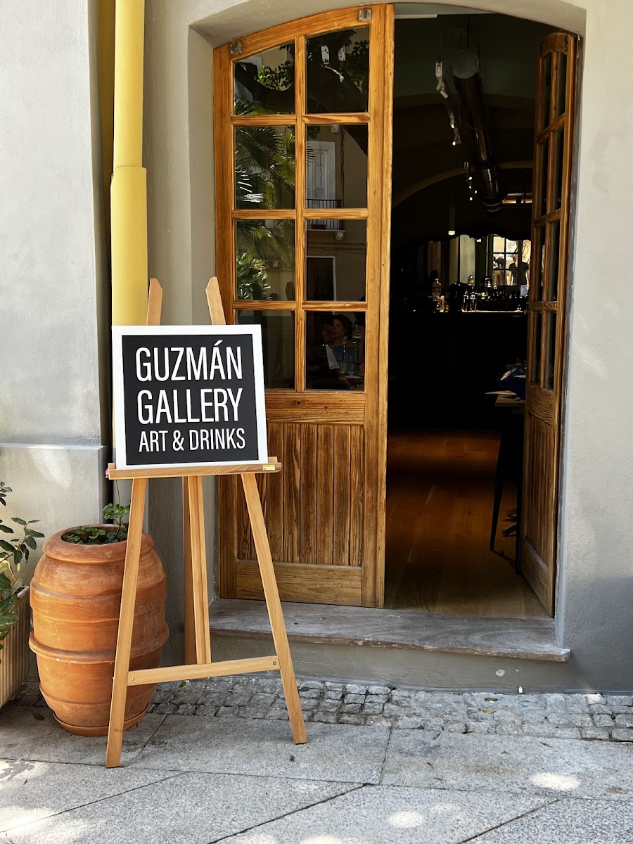 Guzmán Gallery Art & Drinks - Photo 3