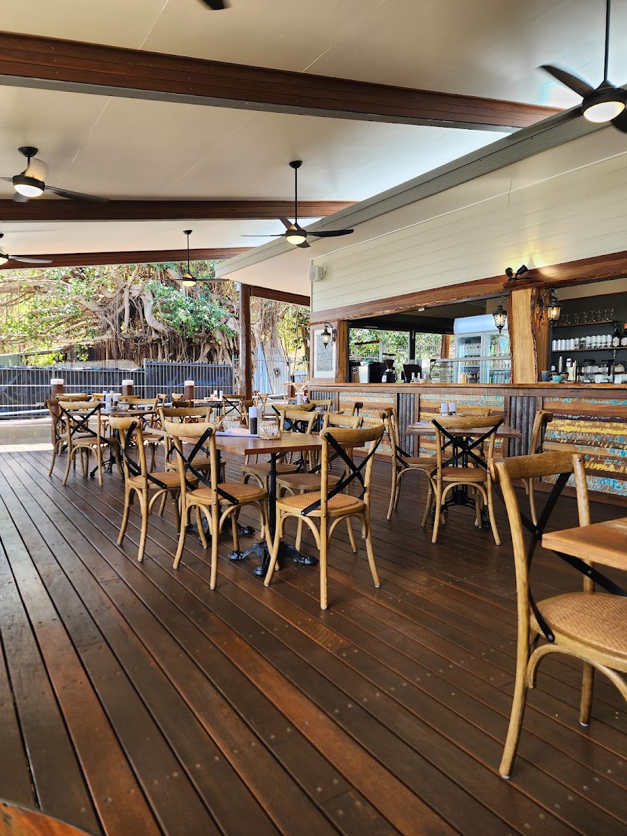 Shipwreck Bar and Cafe